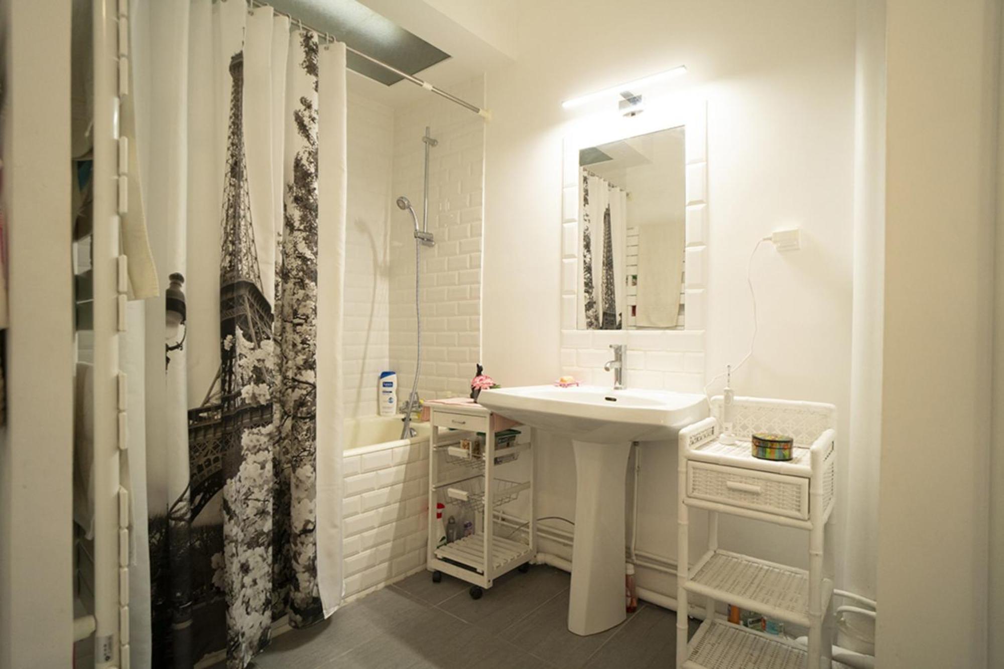 Spacious Studio In The Heart Of Appartamento Parigi